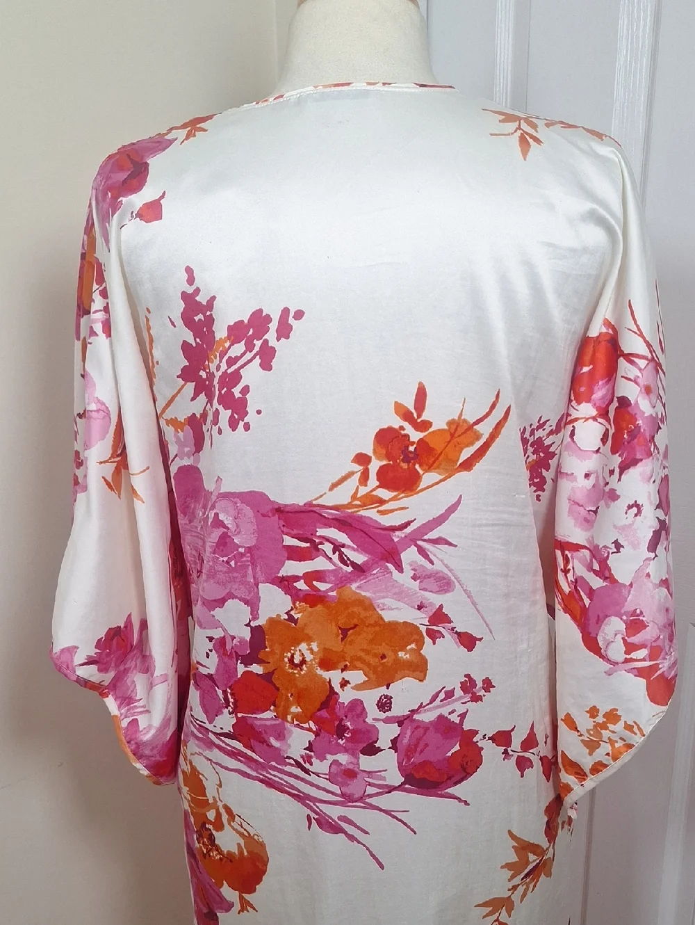 Natori Floral Cherry Blossom V Neck Kaftan Size S - Picture 4 of 8